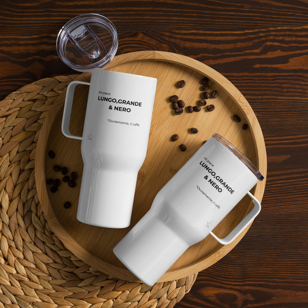 Tazza da viaggio con manico "Mi piace lungo grande & nero. Ovviamente il caffè"