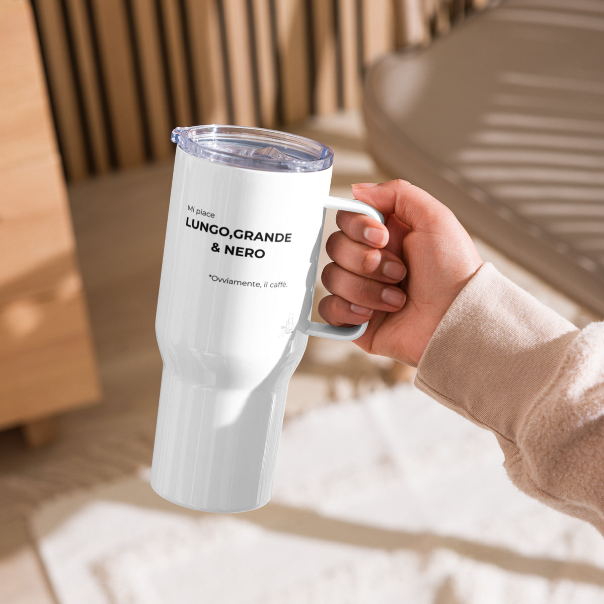 Tazza da viaggio con manico "Mi piace lungo grande & nero. Ovviamente il caffè"